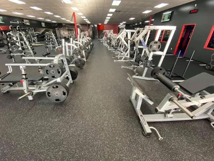 Four Star Fitness - Yukon Picture 8