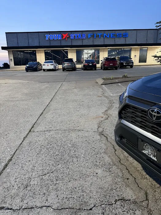 Four Star Fitness - Yukon Picture 4