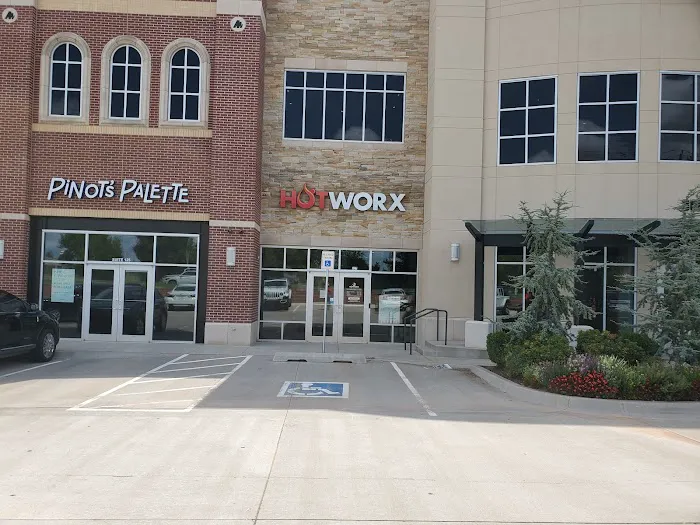HOTWORX - Oklahoma City, OK - Quail Springs Picture 4
