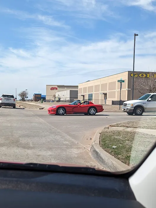 Gold's Gym Yukon Picture 10