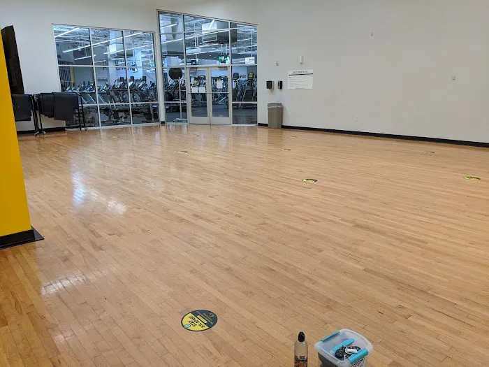 Gold's Gym Quail Springs Picture 6