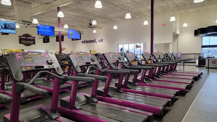 Planet Fitness Picture 9