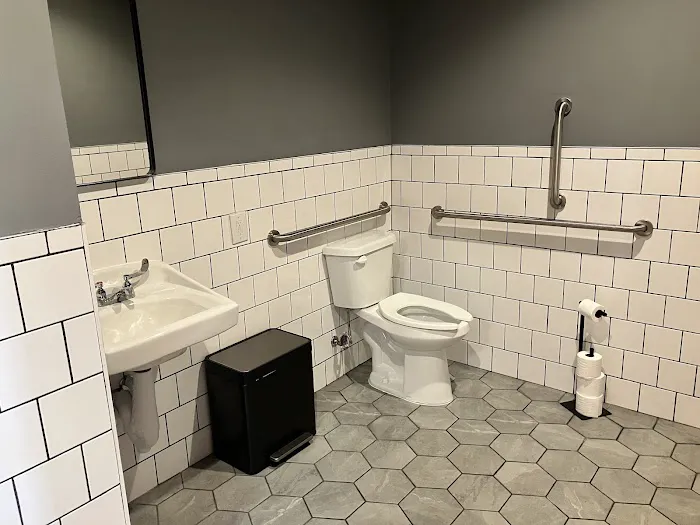 HOTWORX - Edmond, OK - Spring Creek Village Picture 9