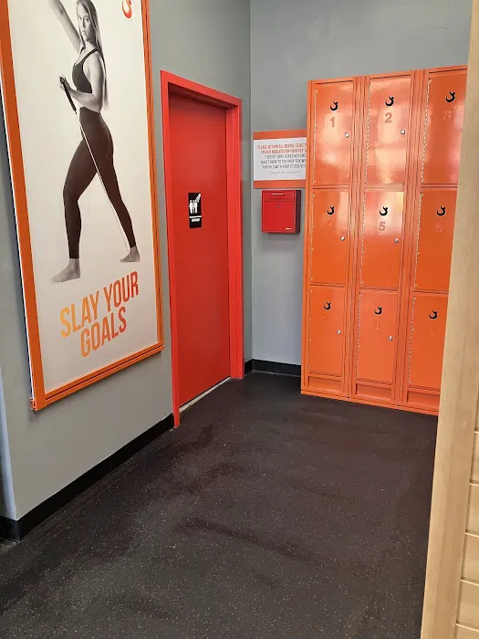 HOTWORX - Edmond, OK - Spring Creek Village Picture 5