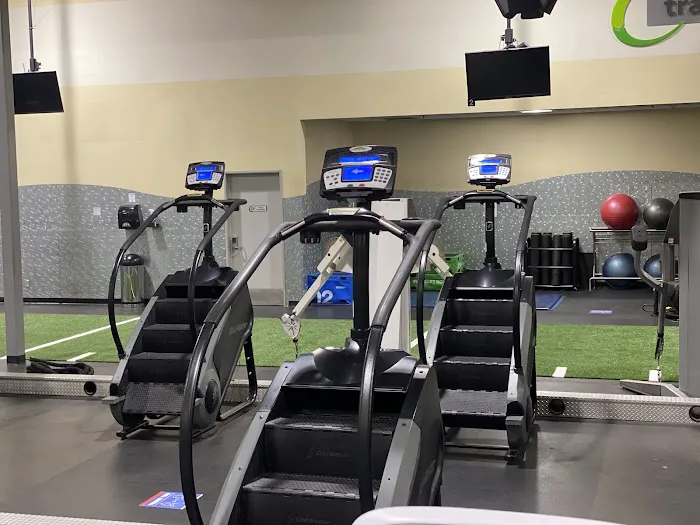 24 Hour Fitness Picture 9