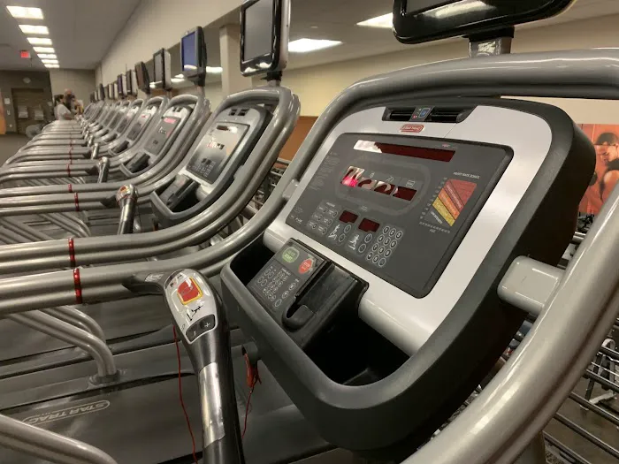LA Fitness Picture 7