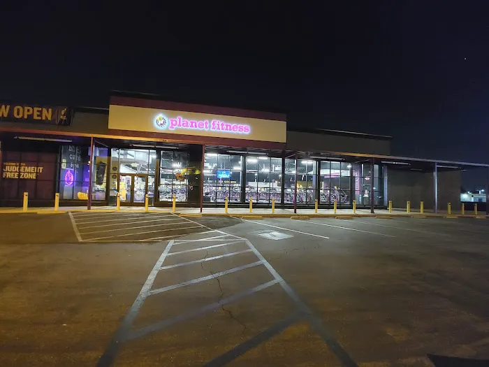 Planet Fitness Picture 1