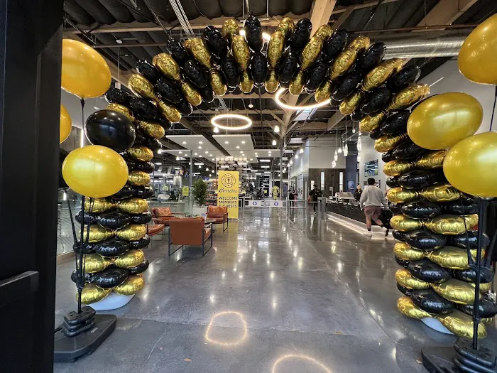 Gold's Gym Cerritos Picture 10