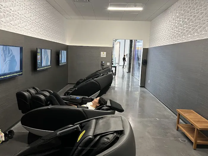 Gold's Gym Cerritos Picture 4