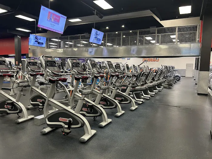 Crunch Fitness - Cerritos Picture 4