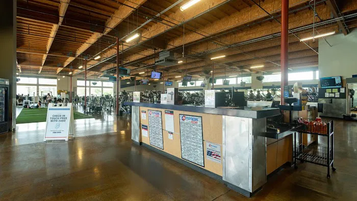 24 Hour Fitness Picture 8