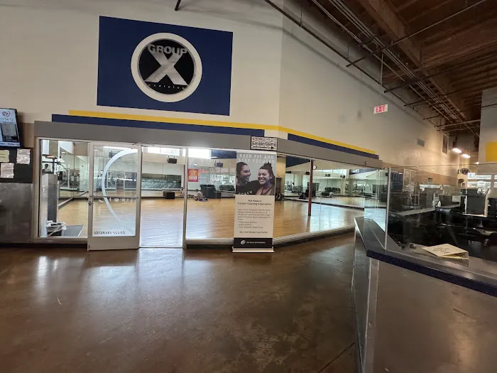 24 Hour Fitness Picture 9