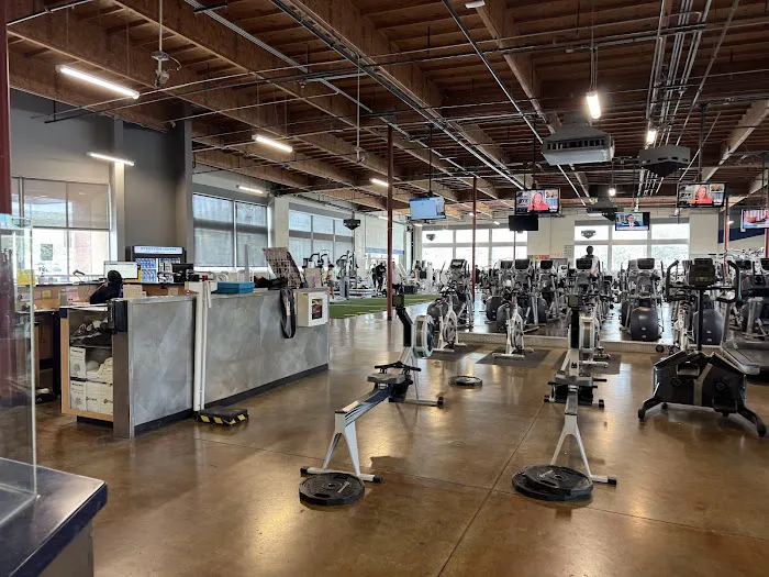 24 Hour Fitness Picture 6