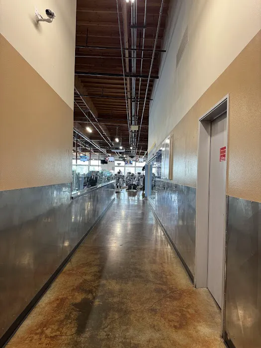 24 Hour Fitness Picture 10