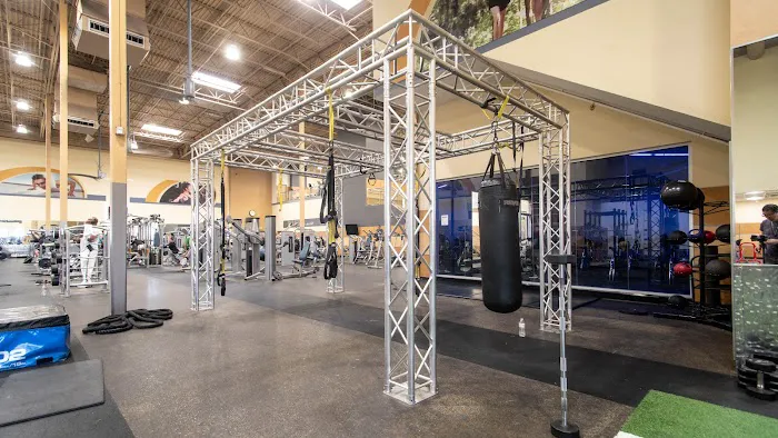 24 Hour Fitness Picture 2