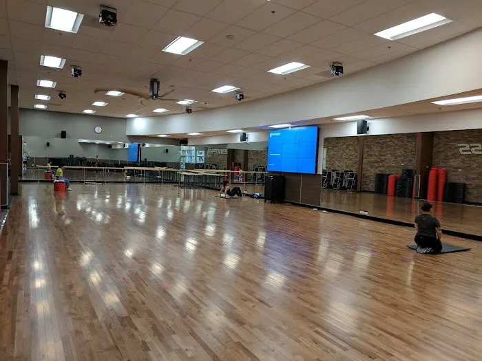 24 Hour Fitness Picture 4