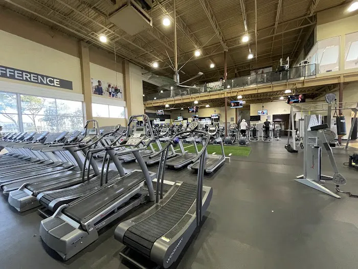 24 Hour Fitness Picture 7