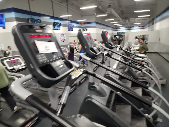 Crunch Fitness - Long Beach Picture 7