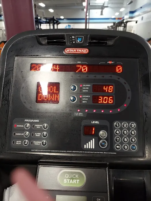 Crunch Fitness - Long Beach Picture 1