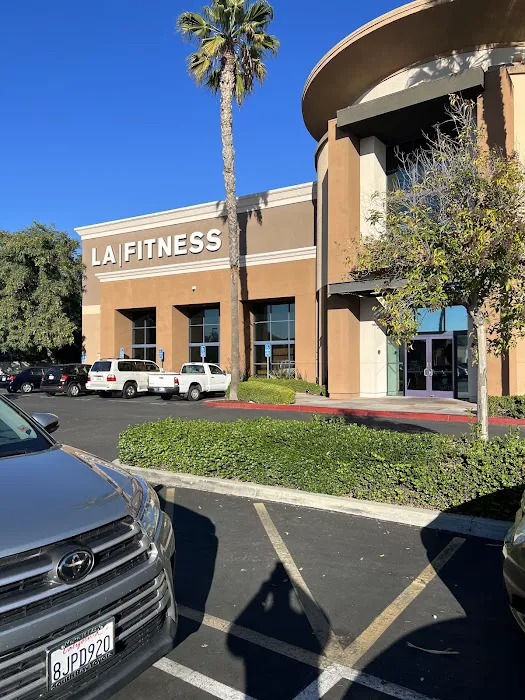 LA Fitness Picture 9