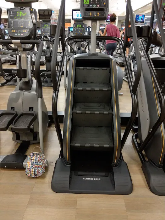 LA Fitness Picture 9