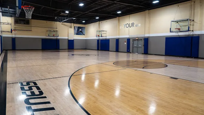 24 Hour Fitness Picture 3