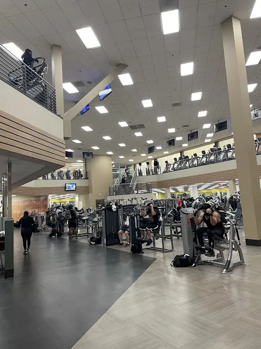 LA Fitness Picture 9