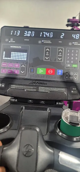 Planet Fitness Picture 9