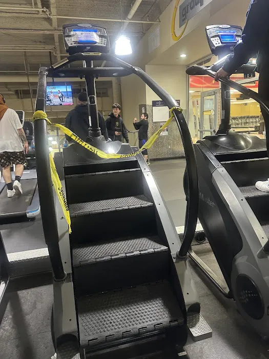 24 Hour Fitness Picture 8