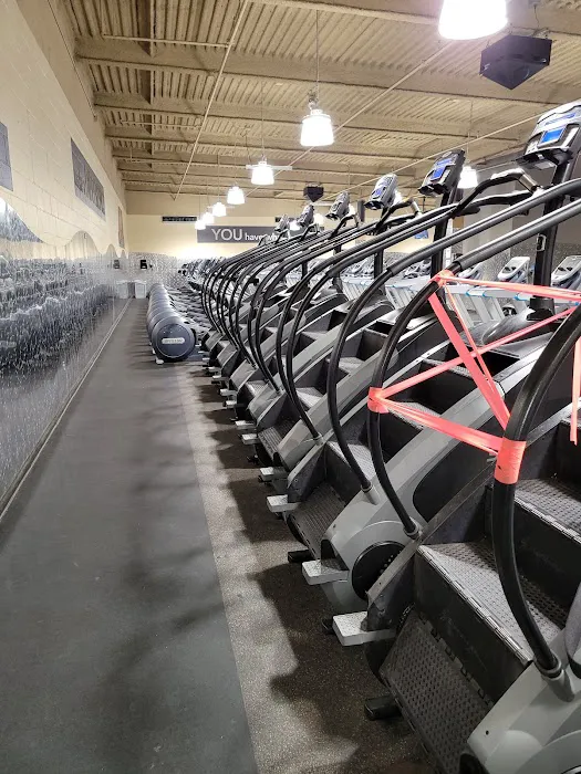 24 Hour Fitness Picture 6