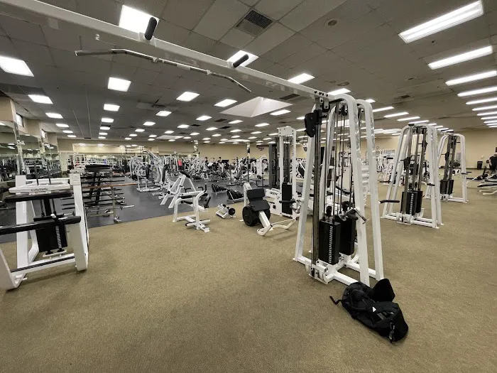 Meridian Qube Fitness Center Picture 10