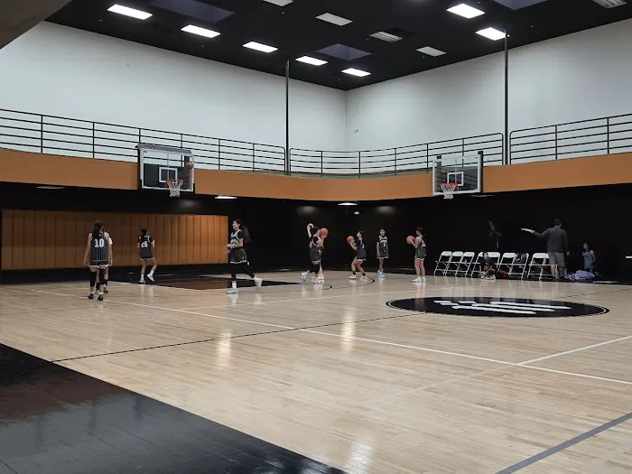 Meridian Qube Fitness Center Picture 3