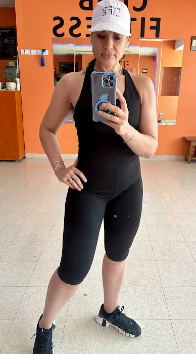 Aida's Club Fitness Picture 7