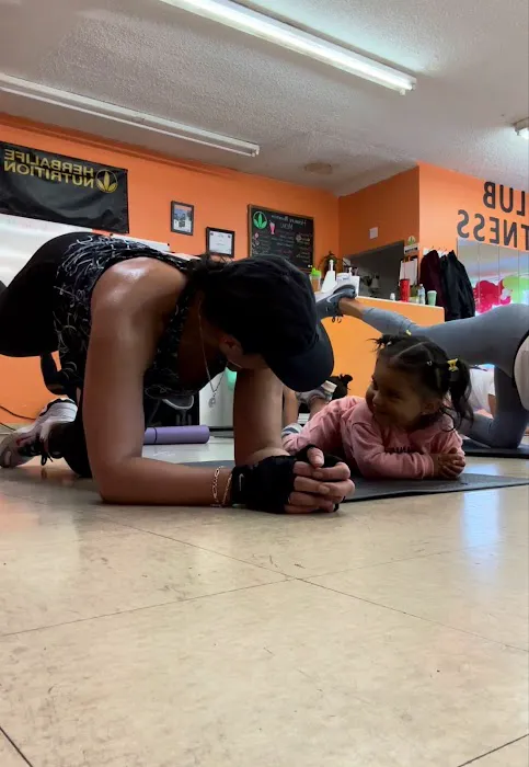 Aida's Club Fitness Picture 3