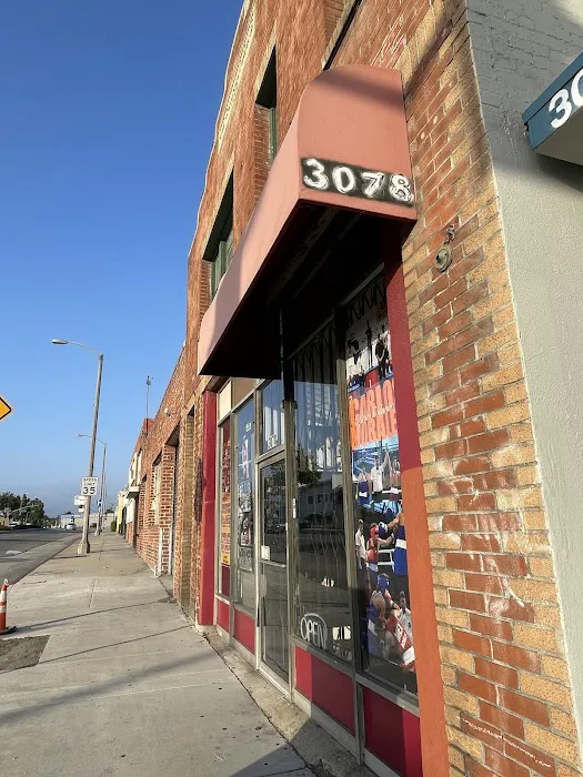 C M Boxing Stables Picture 3