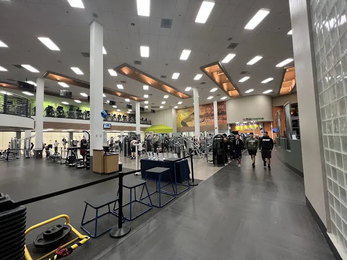 LA Fitness Picture 7