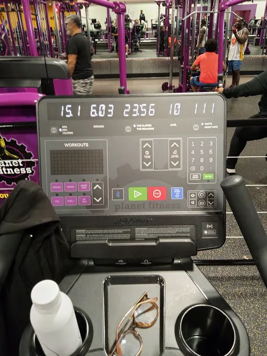 Planet Fitness Picture 10