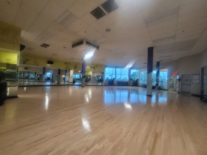 24 Hour Fitness Picture 8