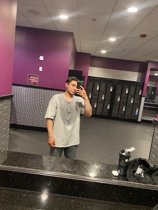 Planet Fitness Picture 7
