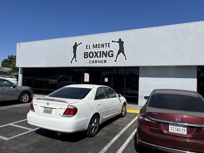 AMOUS BOXING CORNER Picture 2