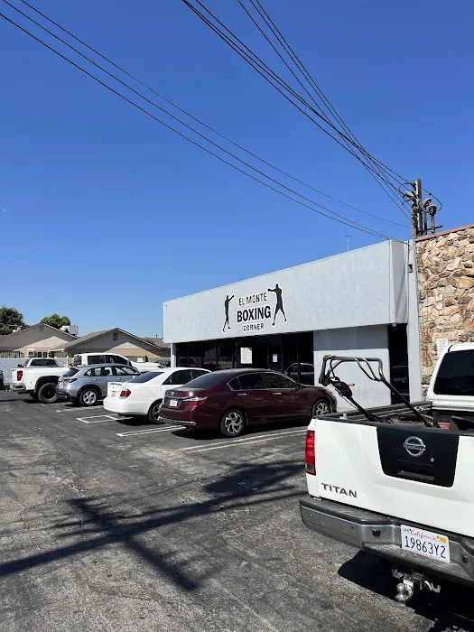 AMOUS BOXING CORNER Picture 5