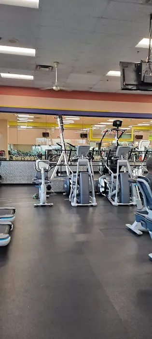 24 Hour Fitness Picture 7