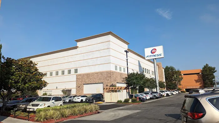 24 Hour Fitness Picture 8