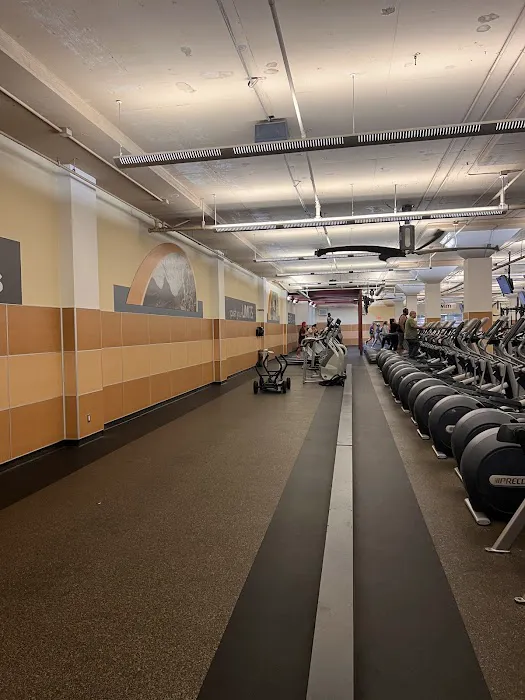 24 Hour Fitness Picture 4