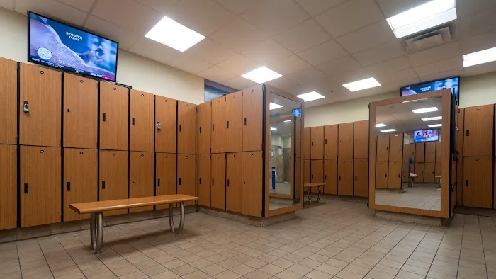 24 Hour Fitness Picture 7