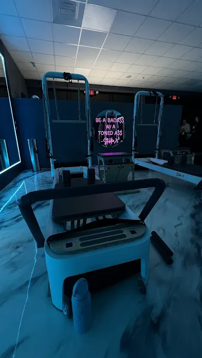 Studio X [Orange] Picture 9