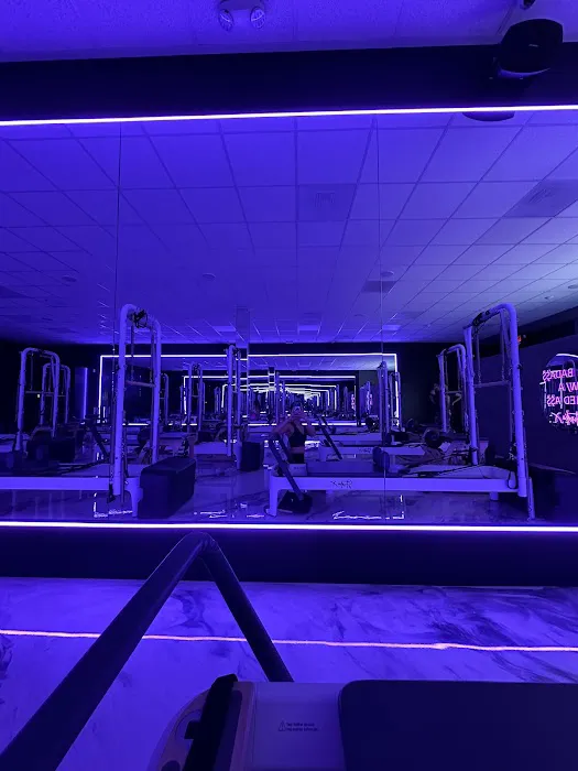 Studio X [Orange] Picture 4