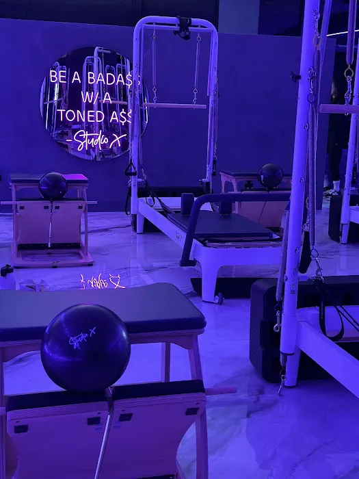 Studio X [Orange] Picture 5