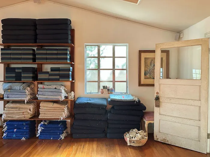 ROAM LA YOGA Picture 2