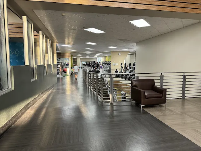LA Fitness Picture 9